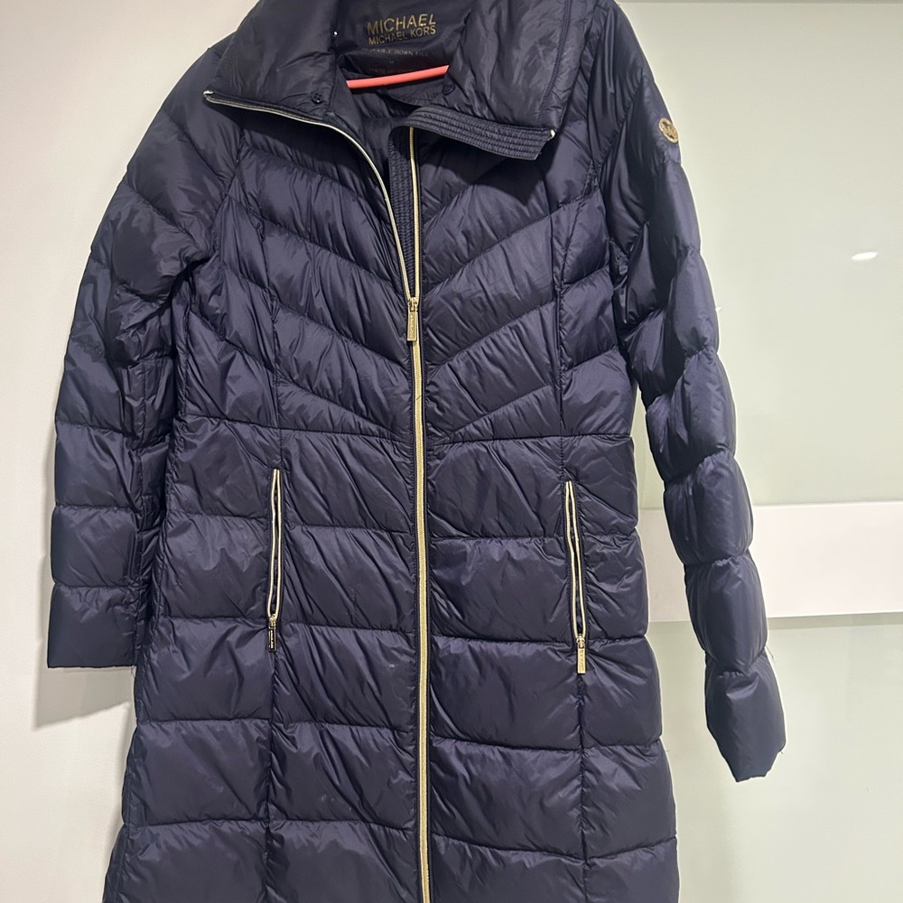 Michael Kors navy blue thin puffer 3/4 jacket.